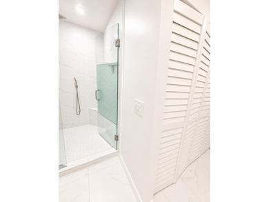 Welcome to this spacious and well-maintained 4-bedroom, 2-bath - photo 11