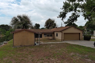 FULLY FURNISHED waterfront home on .35 acres in Glades County - photo 4