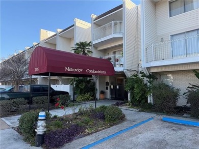 Lake Pontchartrain Condo For Sale in Metairie Louisiana