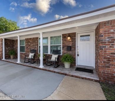 MOTIVATED SELLER! Welcome to this beautifully renovated - photo 1