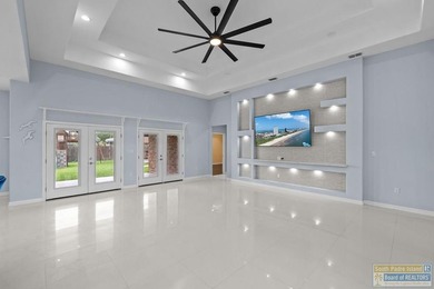Beautiful and spacious home in Laguna Vista featuring a modern - photo 15