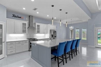 Beautiful and spacious home in Laguna Vista featuring a modern - photo 18