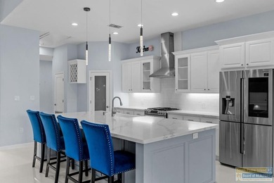 Beautiful and spacious home in Laguna Vista featuring a modern - photo 19