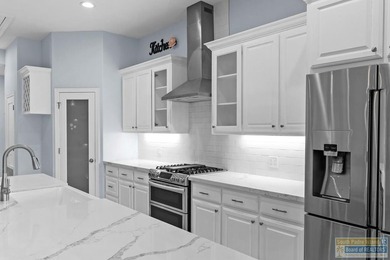 Beautiful and spacious home in Laguna Vista featuring a modern - photo 24