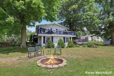 Rare opportunity to own this spacious 4-bedroom lakefront - photo 3