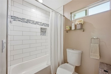 Spacious and versatile, this beautiful 4 bedroom, 3 bathroom - photo 39