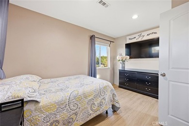 Spacious and versatile, this beautiful 4 bedroom, 3 bathroom - photo 40