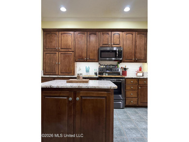 Welcome to 11 Rolling Green Circle - this expertly crafted and - photo 45