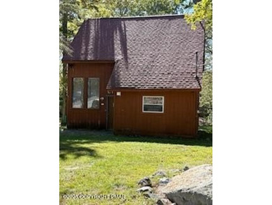 Lake Carobeth Home For Sale in Tobyhanna Pennsylvania