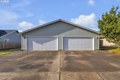 Siuslaw River Home For Sale in Florence Oregon