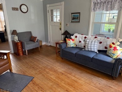 Great Cottage-Style home on large, beautiful, property. Perfect - photo 12