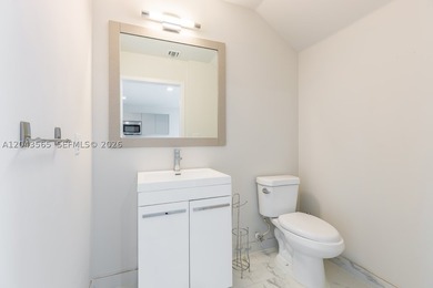 Modern villa-style condo in a small boutique community - photo 12