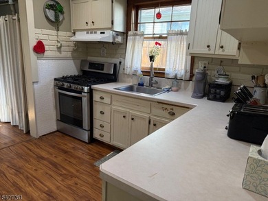 Great Cottage-Style home on large, beautiful, property. Perfect - photo 15