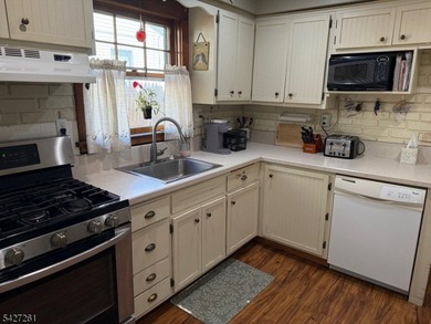 Great Cottage-Style home on large, beautiful, property. Perfect - photo 16