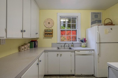 *Birchcroft*, a c.1920 classic shingle style cottage in the - photo 18