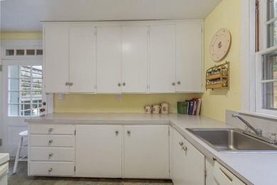 *Birchcroft*, a c.1920 classic shingle style cottage in the - photo 19