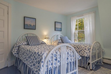 *Birchcroft*, a c.1920 classic shingle style cottage in the - photo 26