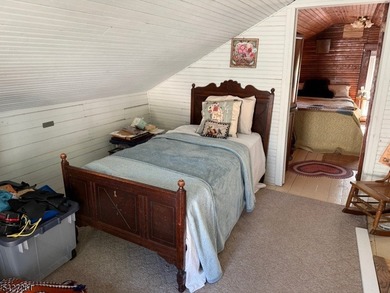 Great Cottage-Style home on large, beautiful, property. Perfect - photo 28