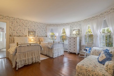 *Birchcroft*, a c.1920 classic shingle style cottage in the - photo 29