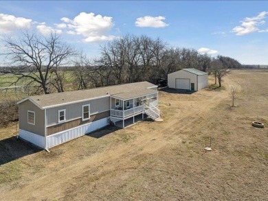 (private lake, pond, creek) Home For Sale in Peabody Kansas