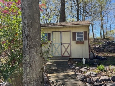 Great Cottage-Style home on large, beautiful, property. Perfect - photo 32