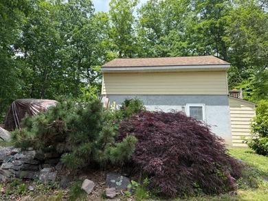 Great Cottage-Style home on large, beautiful, property. Perfect - photo 35
