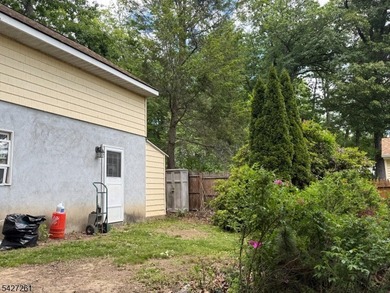 Great Cottage-Style home on large, beautiful, property. Perfect - photo 36
