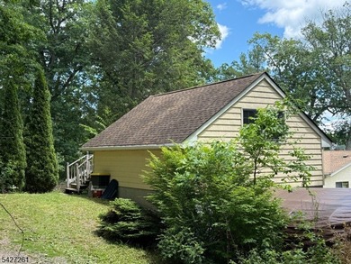 Great Cottage-Style home on large, beautiful, property. Perfect - photo 37
