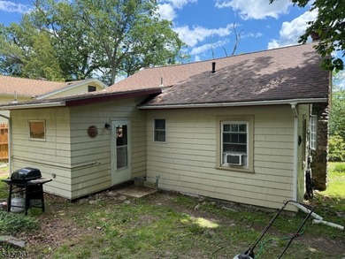 Great Cottage-Style home on large, beautiful, property. Perfect - photo 40