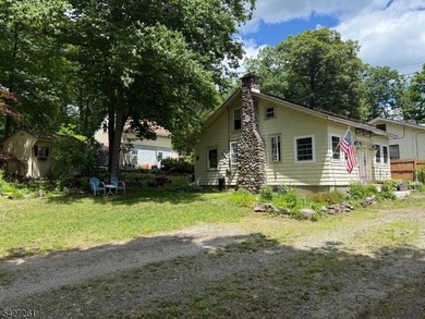 Great Cottage-Style home on large, beautiful, property. Perfect - photo 42