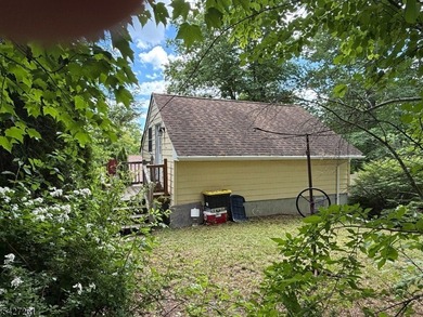 Great Cottage-Style home on large, beautiful, property. Perfect - photo 43