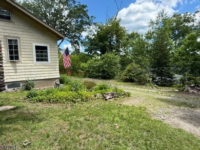 Great Cottage-Style home on large, beautiful, property. Perfect - photo 44