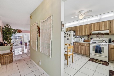 Welcome to this lovely, meticulously maintained 2-bedroom - photo 2