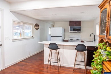 Welcome to Portland! This beautifully updated manufactured home