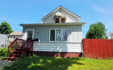 Welcome to 945 Geranium Ave E in Saint Paul! This charming 2 bed - photo 1