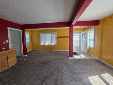 Welcome to 945 Geranium Ave E in Saint Paul! This charming 2 bed - photo 2