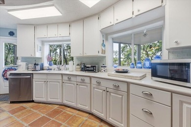Waterfront 3BR/2BA cottage with stunning bayou views from almost - photo 23