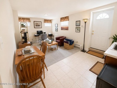 Located on a quiet dead-end street in the heart of Huguenot - photo 26