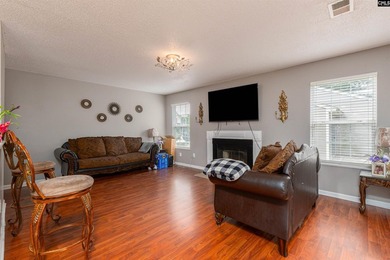 Welcome to 909 Murchison Drive! This spacious 3-bedroom, 2 - photo 8
