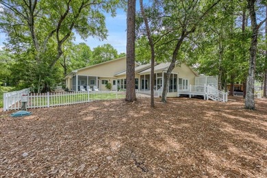 Waterfront 3BR/2BA cottage with stunning bayou views from almost - photo 37