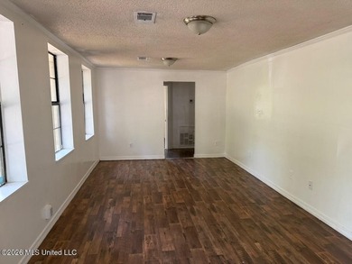 Some homes have good bones. This one has good bones and good - photo 2