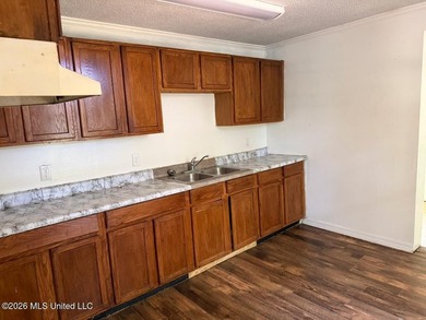 Some homes have good bones. This one has good bones and good - photo 3