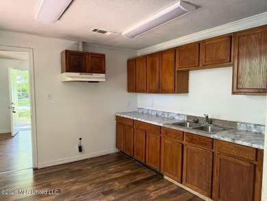 Some homes have good bones. This one has good bones and good - photo 4