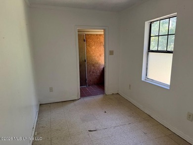 Some homes have good bones. This one has good bones and good - photo 5