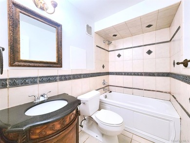 Spacious Updated Condo in a Convenient Prime Location in - photo 9