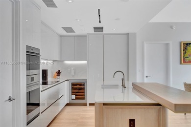 WELCOME HOME to the Four Seasons Private Residence 802. This 2 - photo 13