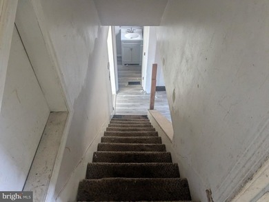 INVESTOR ALERT! Brand NEW Roof! This home could be great for a - photo 13