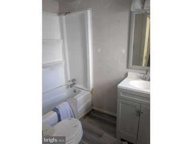 INVESTOR ALERT! Brand NEW Roof! This home could be great for a - photo 14