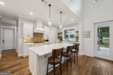 Bent Pine modern farmhouse, only two years old, with amazing - photo 24