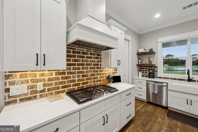 Bent Pine modern farmhouse, only two years old, with amazing - photo 26